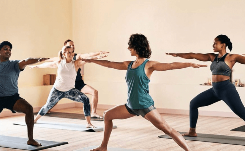Yoga para atletas: Como a prática de Yoga pode melhorar o desempenho atlético e prevenir lesões